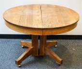 EARLY AMERICAN STYLE OAK ROUND