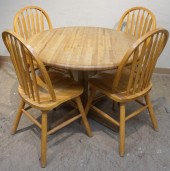 EARLY AMERICAN STYLE PINE DINE
