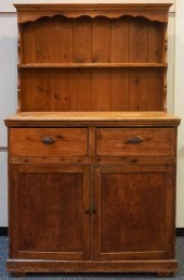 EARLY AMERICAN STYLE PINE HUTC