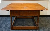 EARLY AMERICAN STYLE PINE TILT