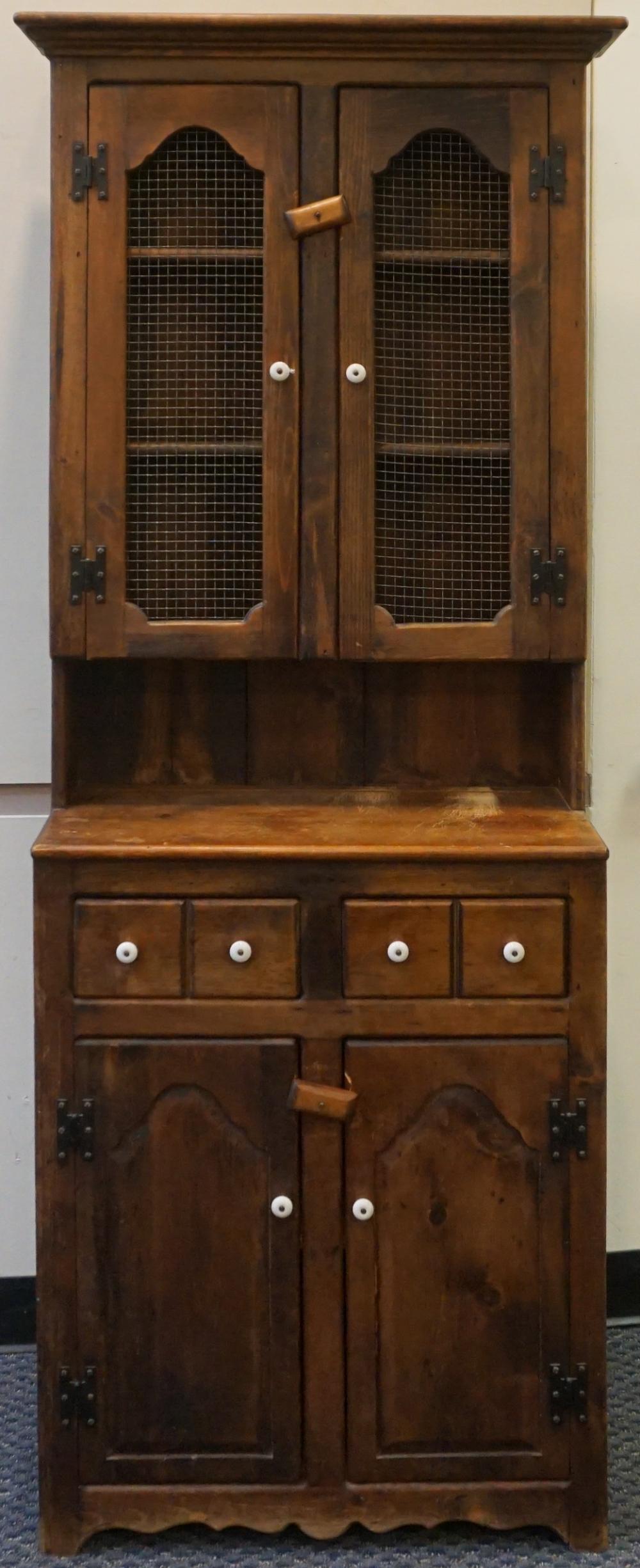 EARLY AMERICAN STYLE STAINED PINE