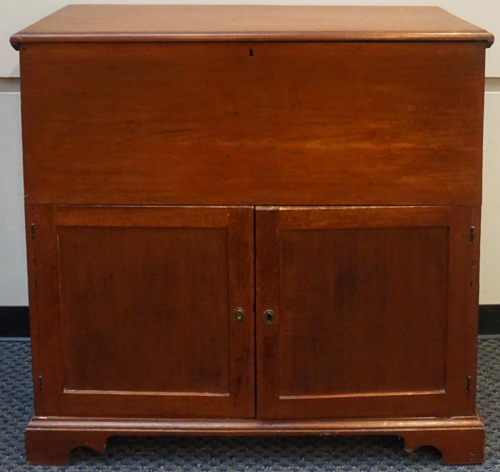 EARLY AMERICAN STYLE STAINED PINE