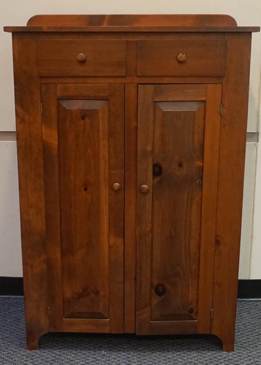 EARLY AMERICAN STYLE STAINED PINE