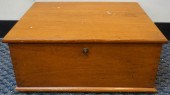 EARLY AMERICAN STYLE WALNUT DI