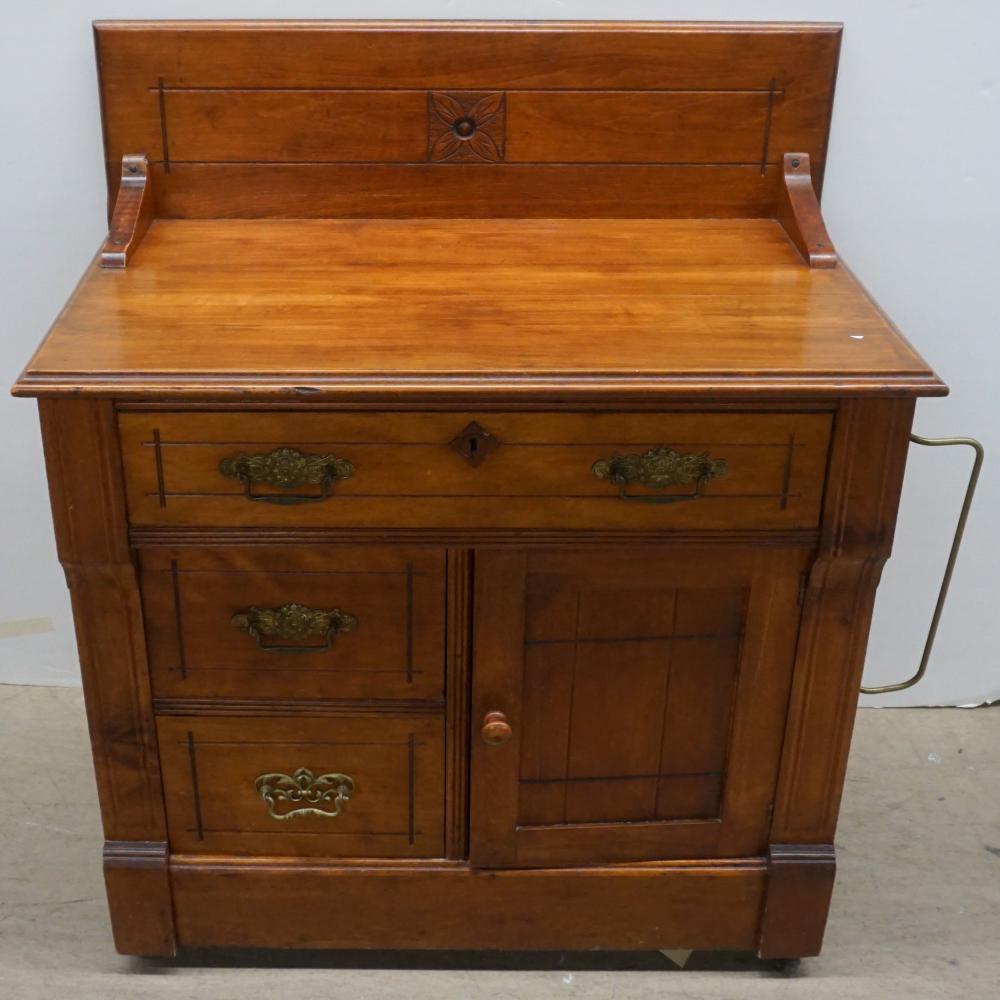 EARLY AMERICAN STYLE WALNUT DRY