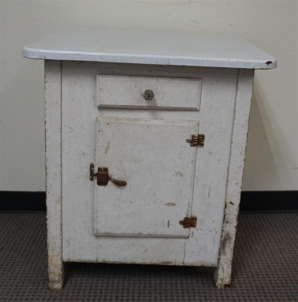 EARLY AMERICAN STYLE WHITE