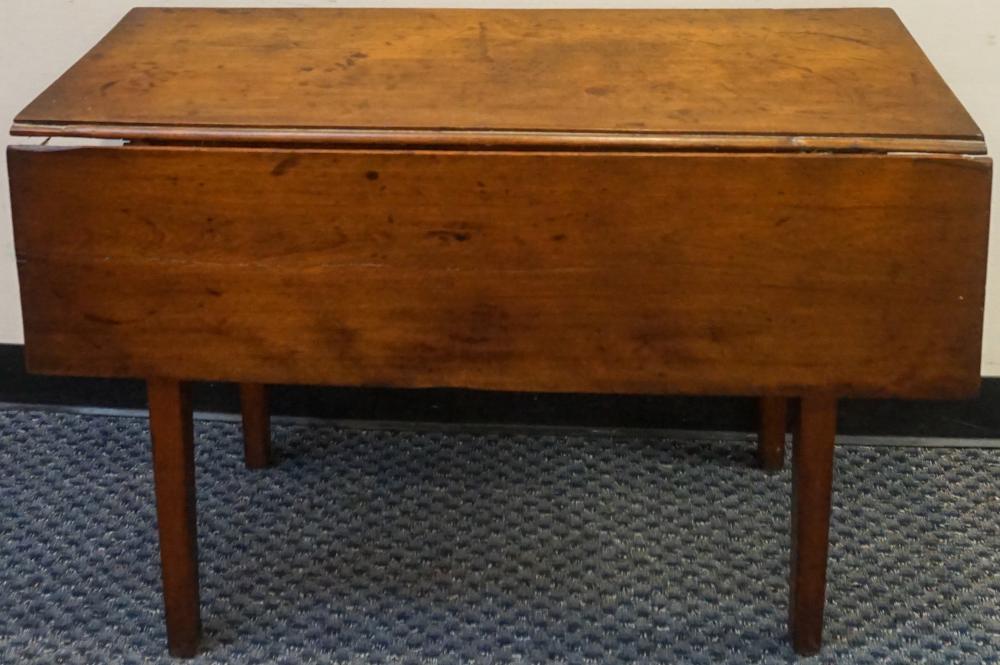 EARLY AMERICAN WALNUT PEMBROKE