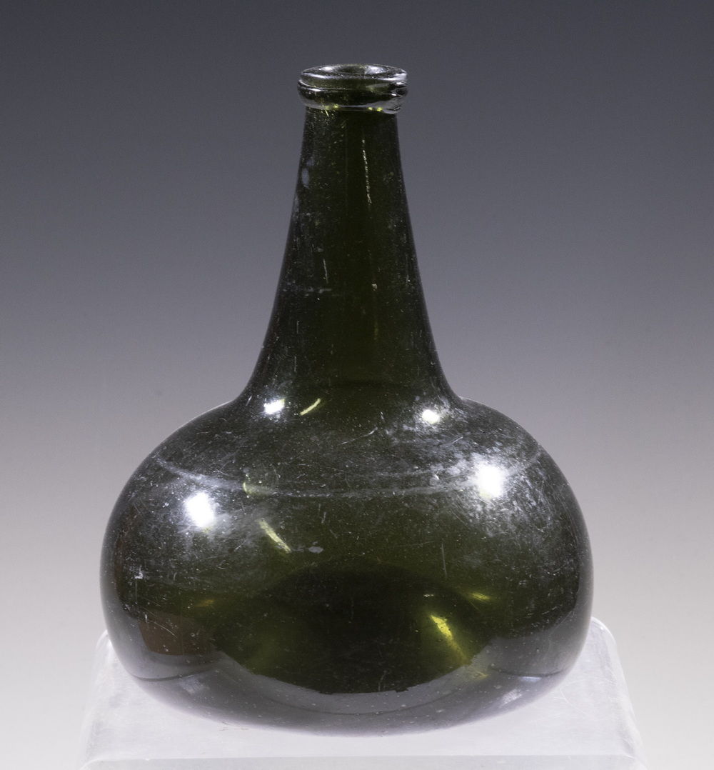 EARLY BLOWN RUM BOTTLE Early 18th