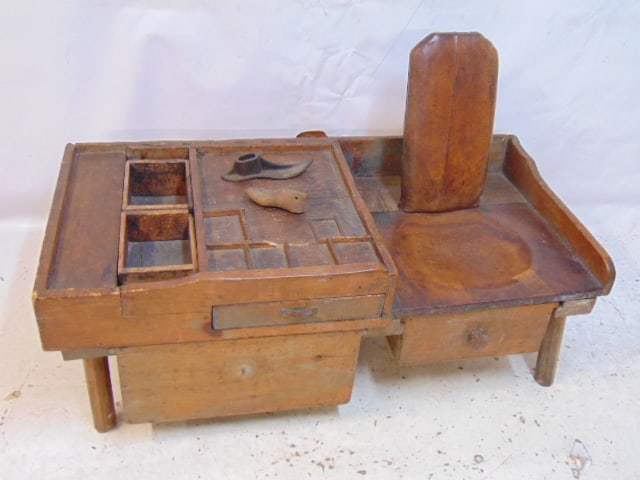 EARLY COBBLERS BENCH WITH LEATHER