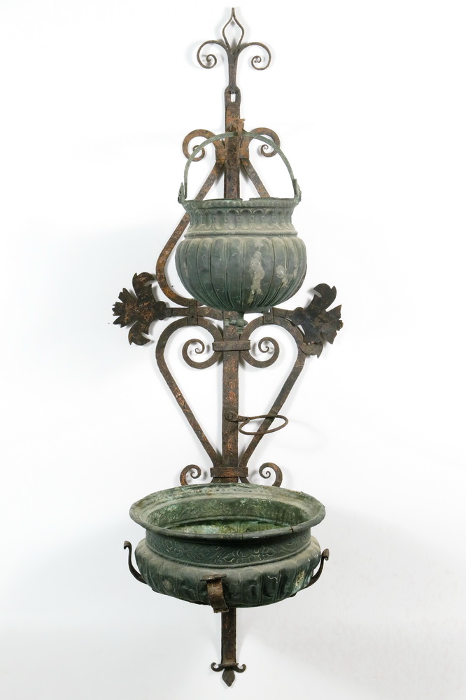 EARLY CONTINENTAL LAVABO Hand