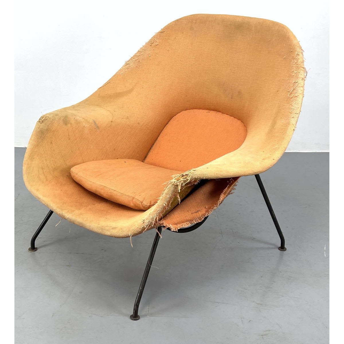 Early Eero Saarinen Womb chair by