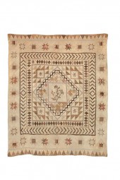 EARLY FRAMED MEDALLION QUILT.