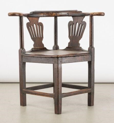 EARLY GEORGIAN OAK CORNER CHAIR,