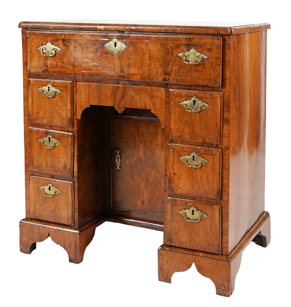 EARLY GEORGIAN WALNUT KNEEHOLE
