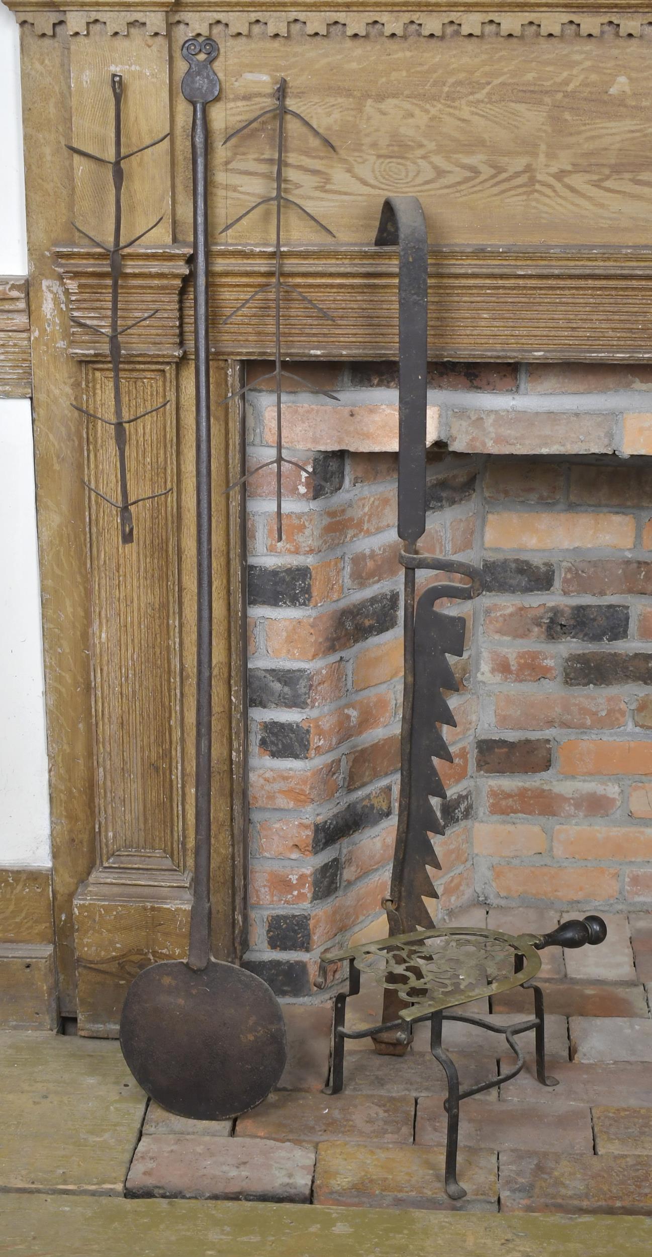 EARLY IRON AND BRASS HEARTHWARE.