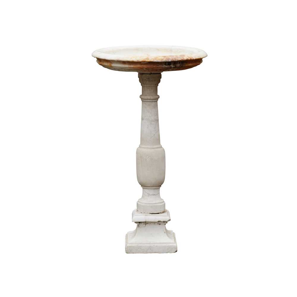 EARLY ITALIAN WHITE MARBLE FONT