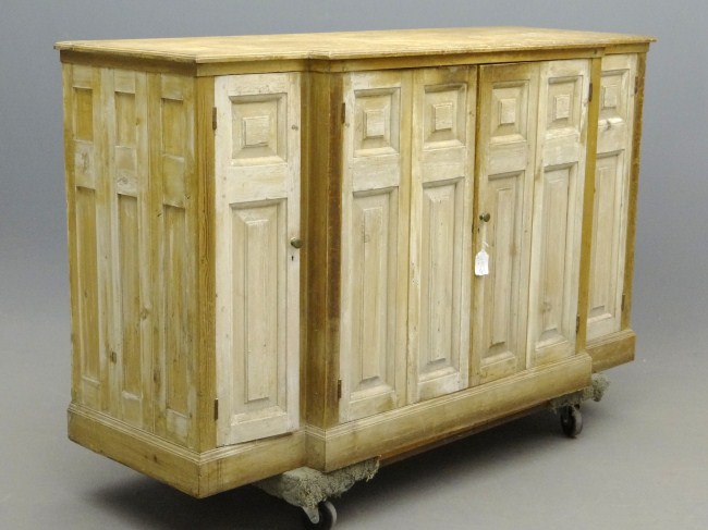 Early multi-door kitchen