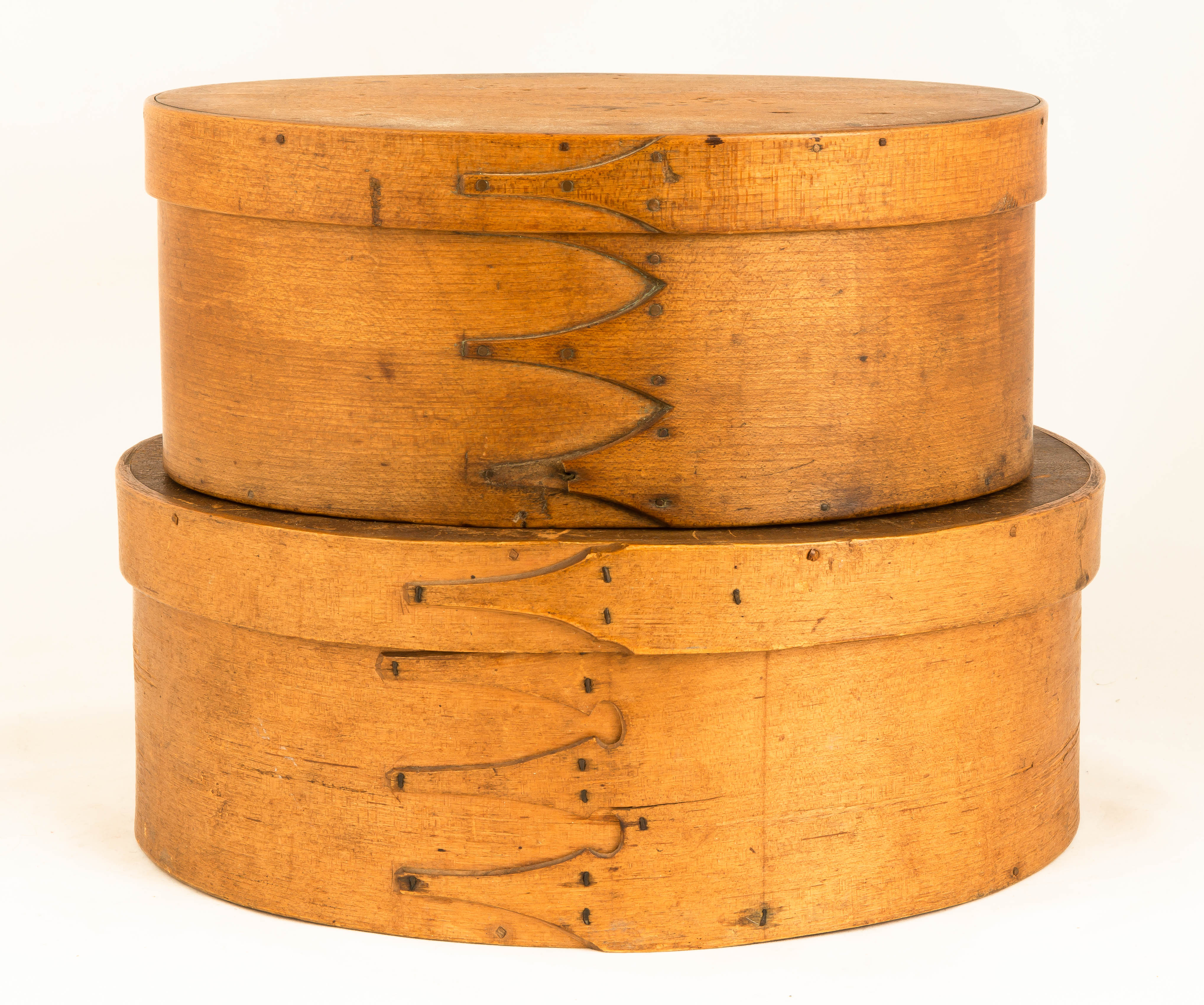 EARLY OVAL NEW ENGLAND BOX AND