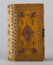 EARLY SPRUCE GUM BOXAn early s