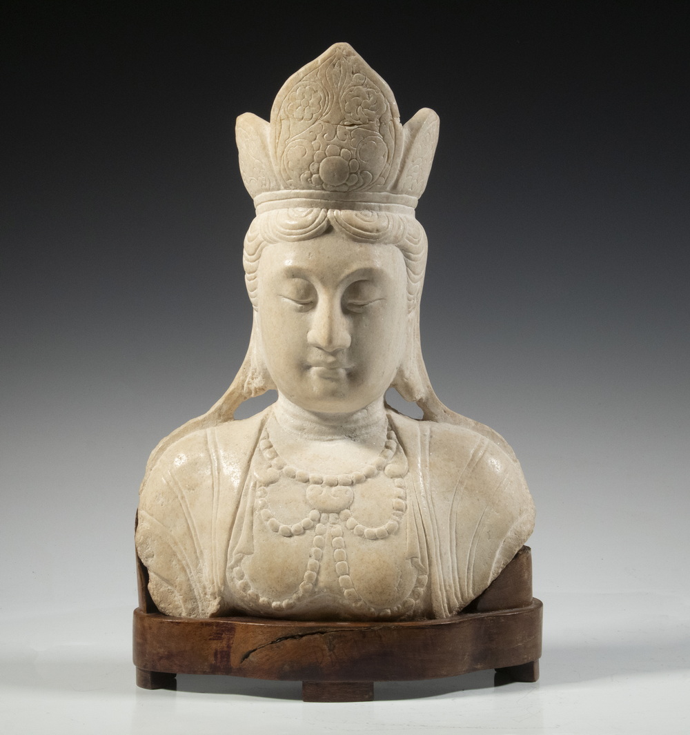 EARLY THAI CROWNED BUDDHA BUST IN