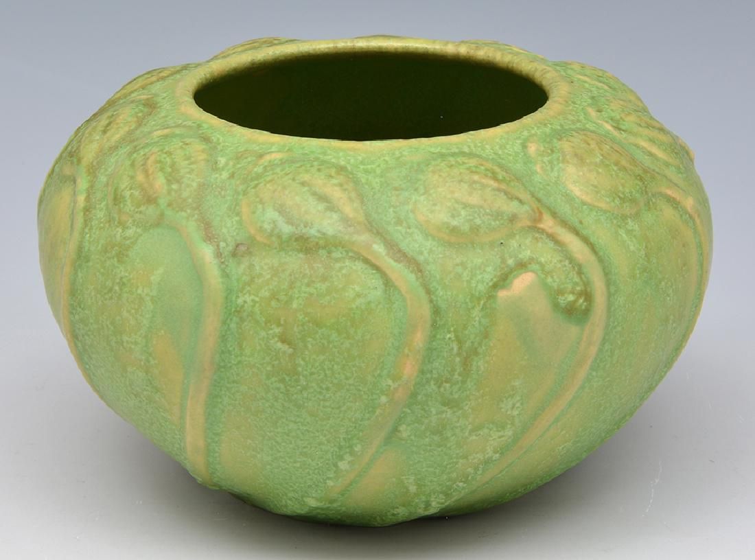 EARLY VAN BRIGGLE CLOSED BOWL