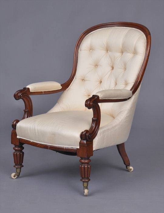 EARLY VICTORIAN CARVED MAHOGANY