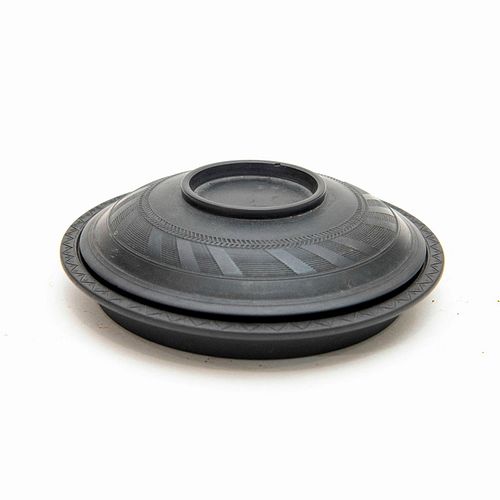 EARLY WEDGWOOD BLACK BASALT DISH