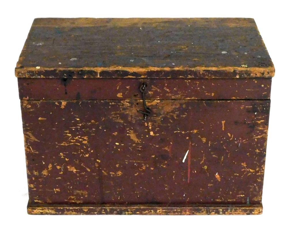 EARLY WOODEN BOX: A SMALL PINE