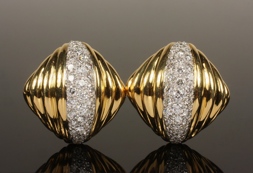 EARRINGS - One pair of 18K yellow