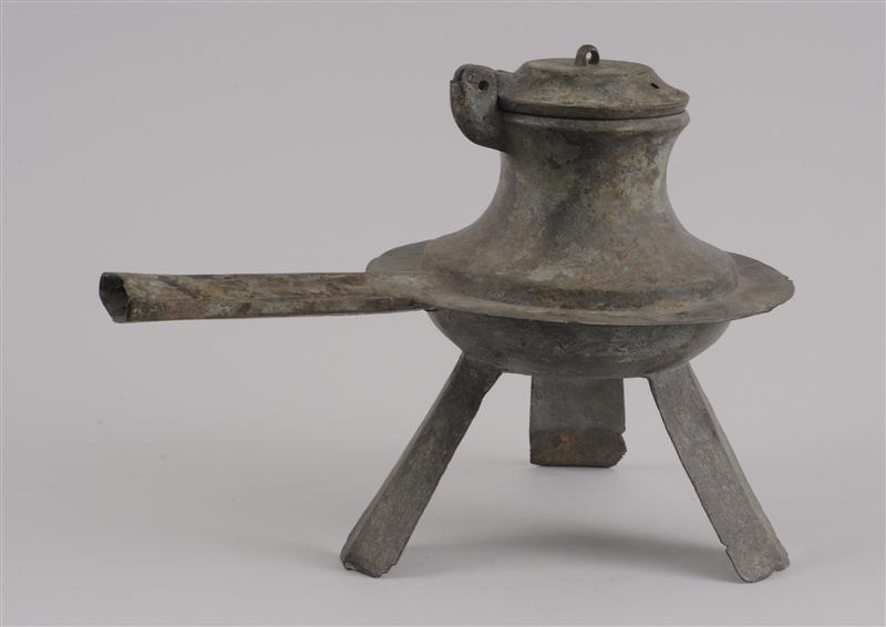 EASTERN HAN BRONZE TRIPOD VESSEL
