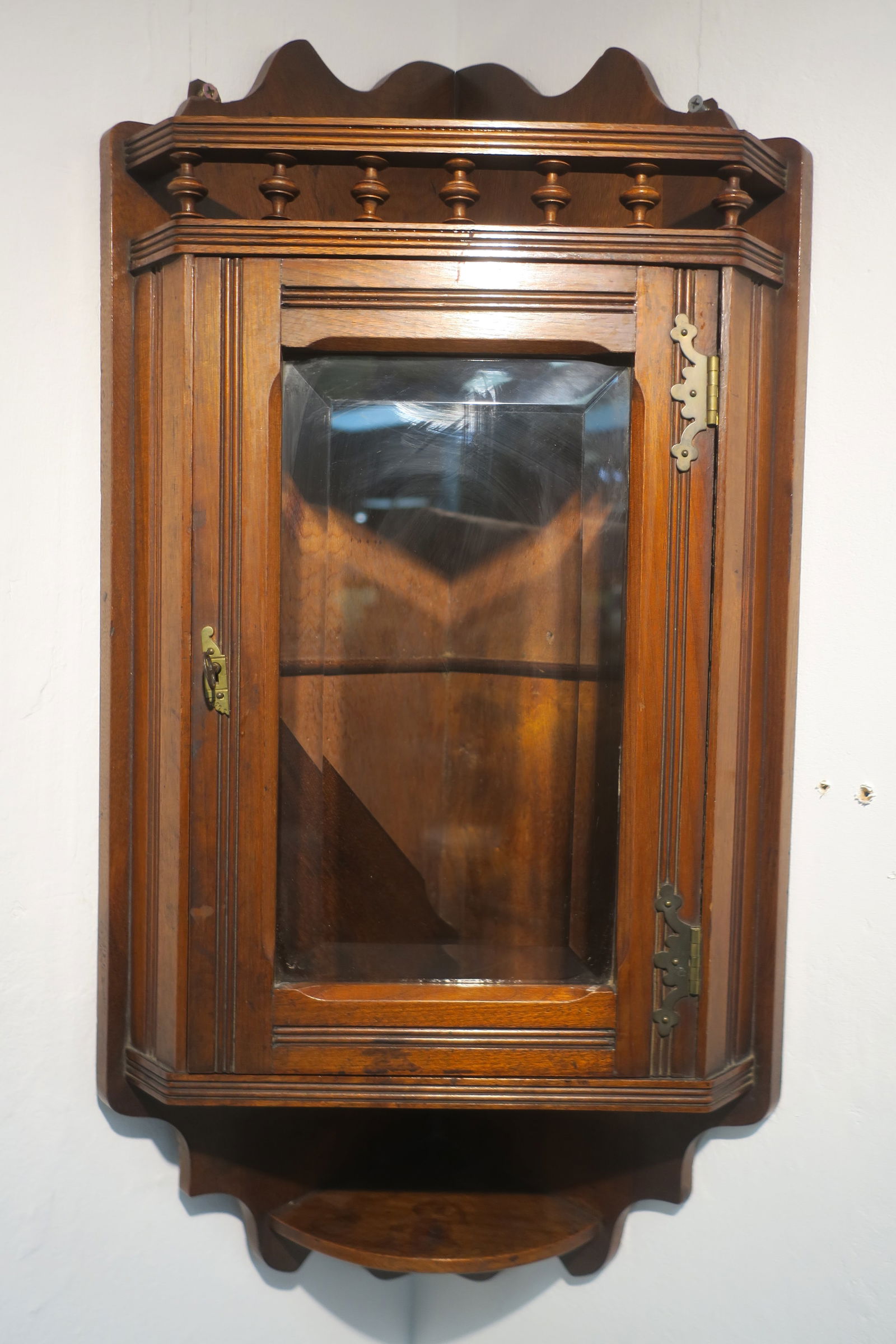 EASTLAKE CORNER WALL CABINET WITH