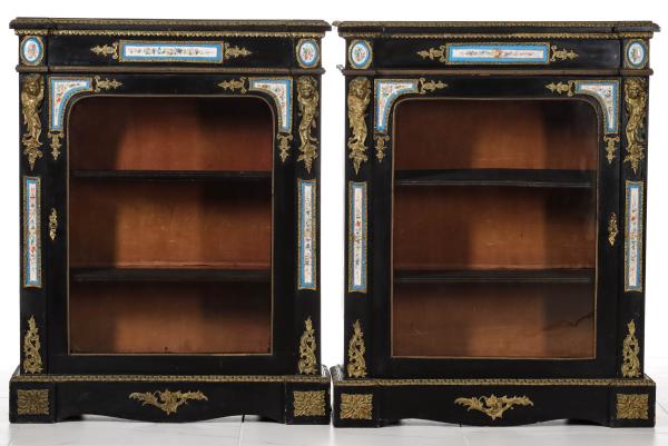 EBONIZED BRONZE MOUNTED VITRINES
