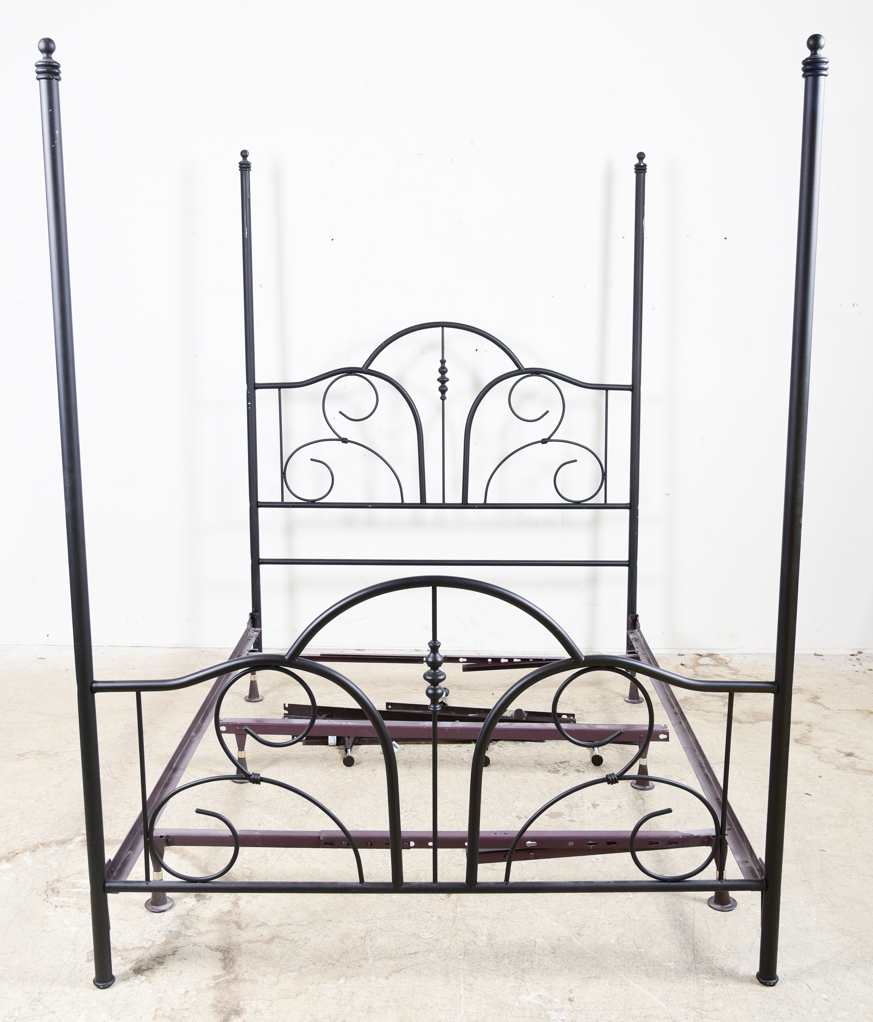 Ebonized metal Queen size