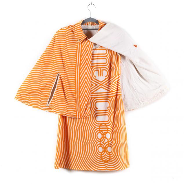 EDECáN DRESS AND CAPE FROM THE 1968