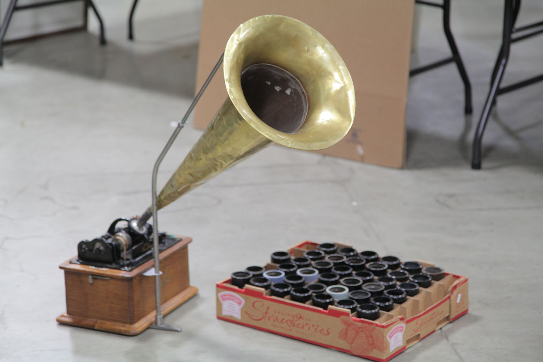 EDISON STANDARD PHONOGRAPH.  New