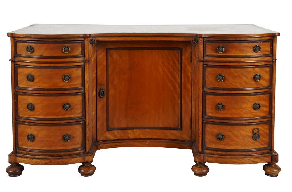 EDWARDIAN MAHOGANY DESKthe