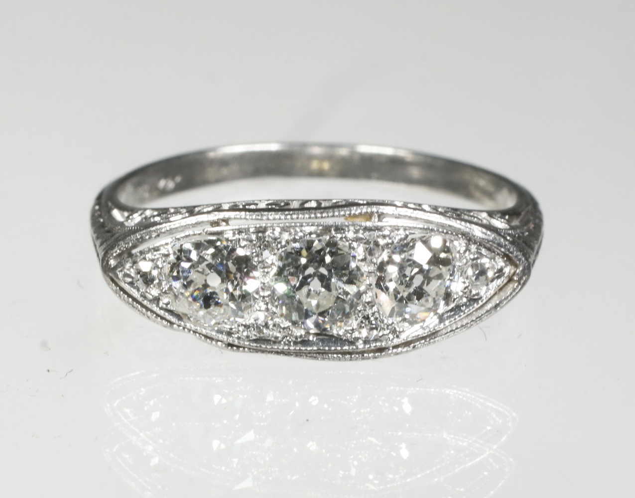 EDWARDIAN PLATINUM DIAMOND RING