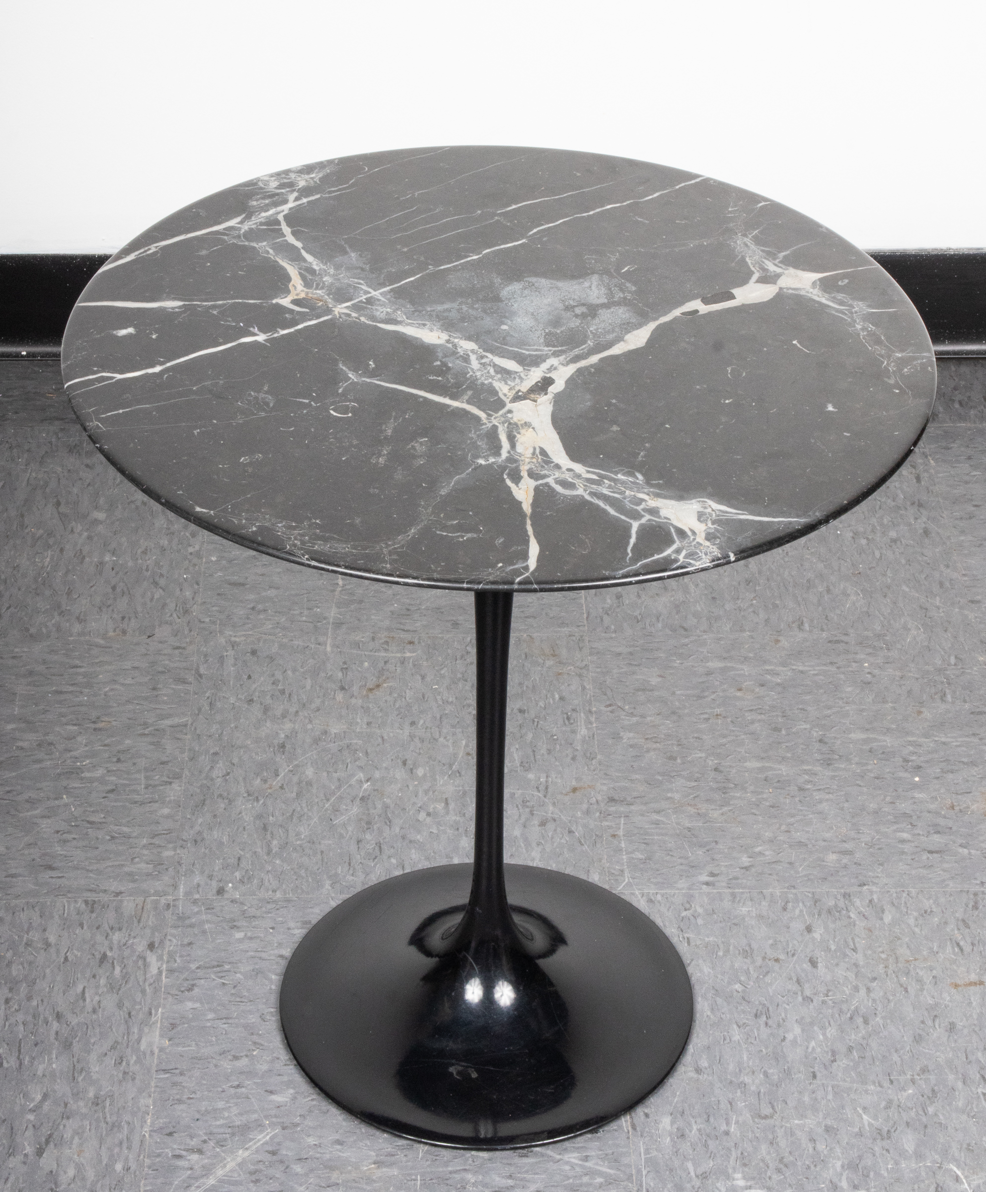 EERO SAARINEN FOR KNOLL MODERN
