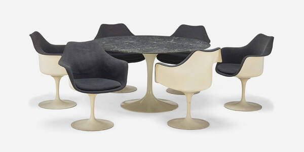 Eero Saarinen. Tulip dining table