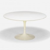 Eero Saarinen. Tulip dining ta