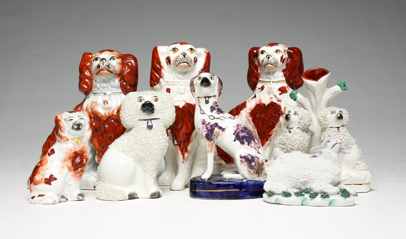 EIGHT ANIMAL FIGURINES.
