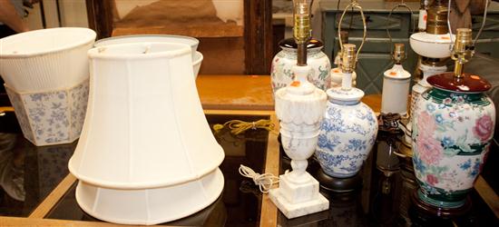 Eight assorted lamps Estimate $