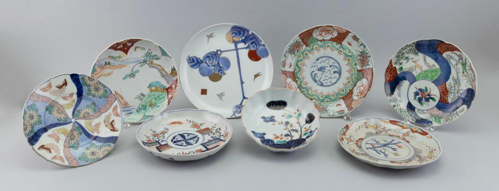 EIGHT ASSORTED PIECES OF JAPANESE