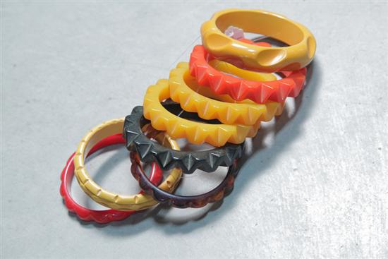 EIGHT BAKELITE BRACELETS. All