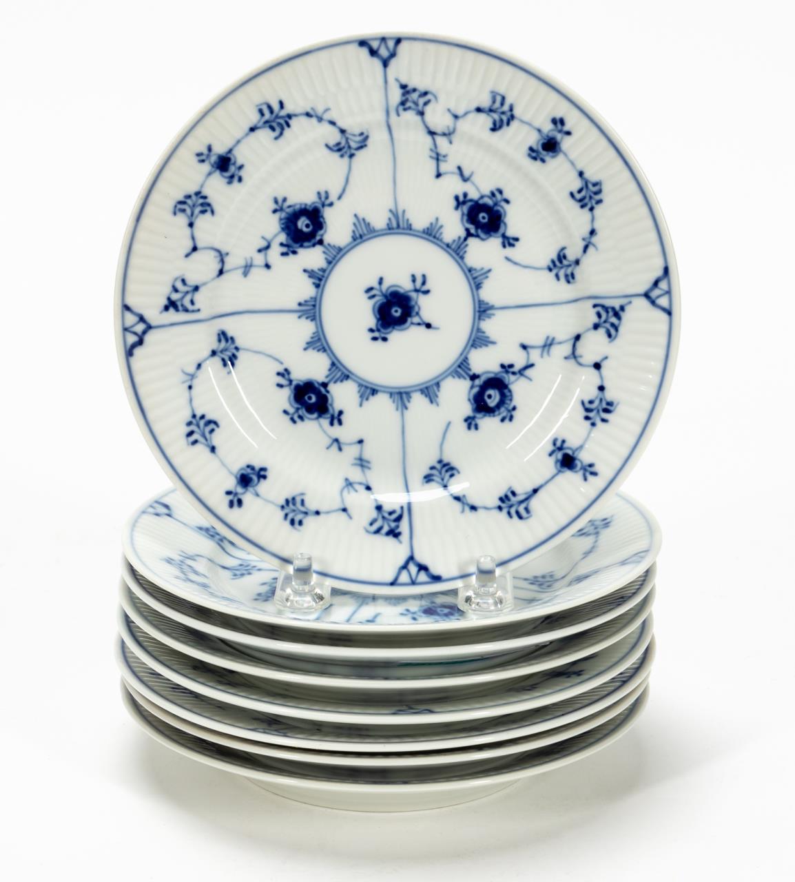 EIGHT "BLUE FLUTED" BREAD &