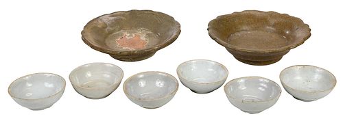 EIGHT CHINESE PORCELAIN AND POTTERY