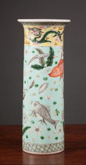EIGHT CHINESE PORCELAIN ITEMS,