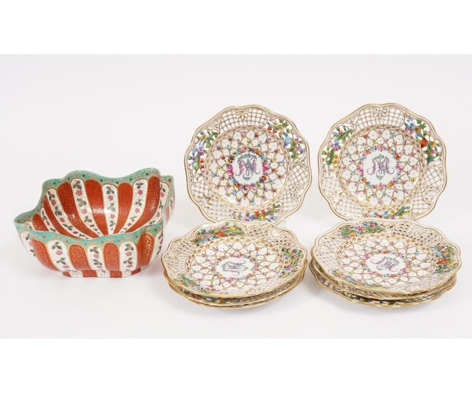 Eight colorful Dresden plates;