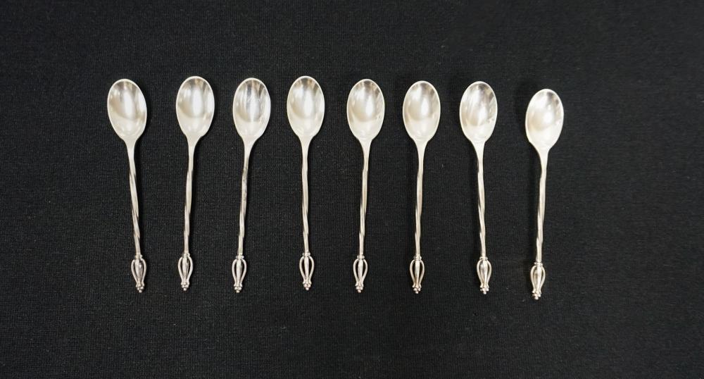 EIGHT DUTCH SILVER DEMITASSE
