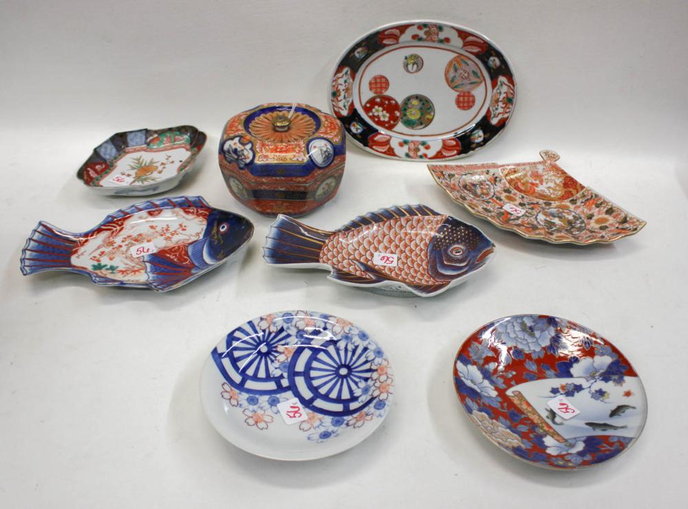 EIGHT JAPANESE IMARI PORCELAIN